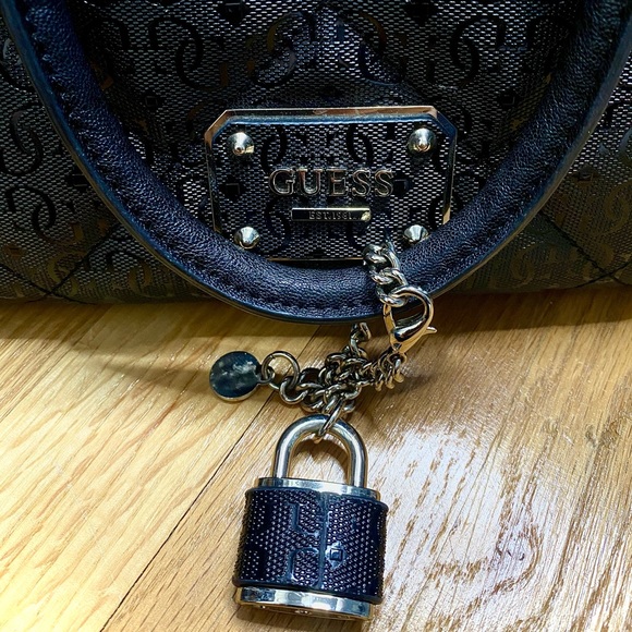Guess Logo Embossed Quilted Bag - Picture 3 of 8